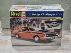 ’70 Dodge Challenger (2’n1) Revell 1:25 Model Kit #85-2596 (NEW)