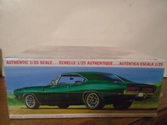 MPC #878 1/25 SCALE 1969 DODGE CHARGER R/T NEW DAMAGED BOX