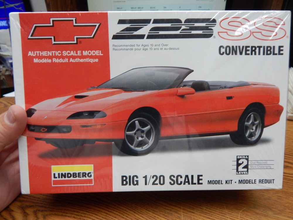 LINDBERG 72585 CAMARO Z28 SS CONVERTABLE MODEL KIT NEW IN SEALED BOX 1/20 SCALE
