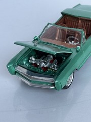 AMT 1965 BUICK RIVIERA CLAMSHELL CUSTOM COUPE BUILT MODEL KIT