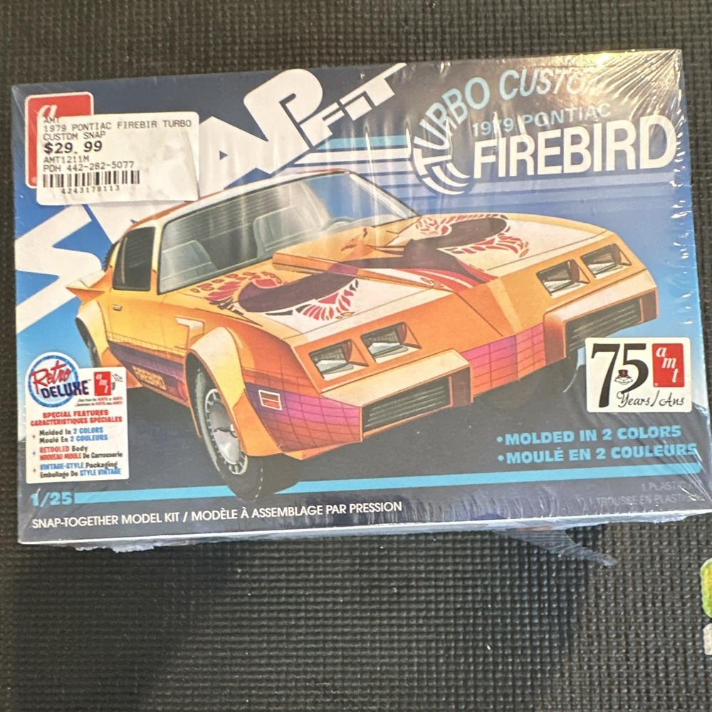 AMT 1/25 1979 Pontiac Firebird Turbo Custom Snap Kit Vinyl Tires AMT1211M/12