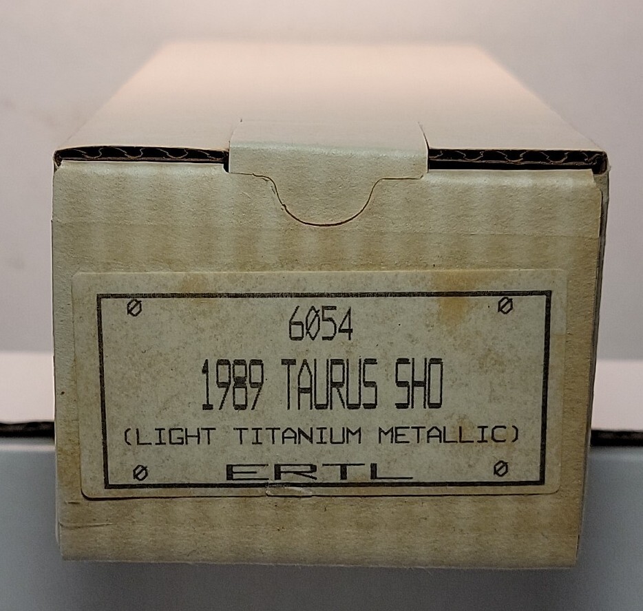 NIB Ertl 1/24 scale 1989 Ford Taurus SHO ( Titanium Met ) promo model #6054