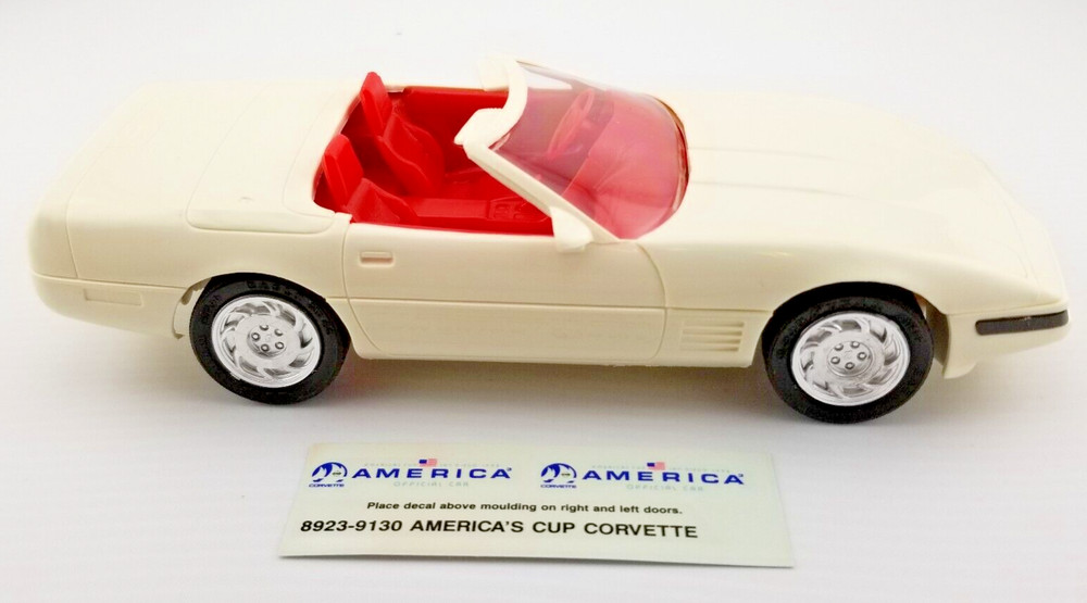 Dealer Promo ’92 America³ Cup Corvette Convertible Artic White/Red int. AMT/ERTL