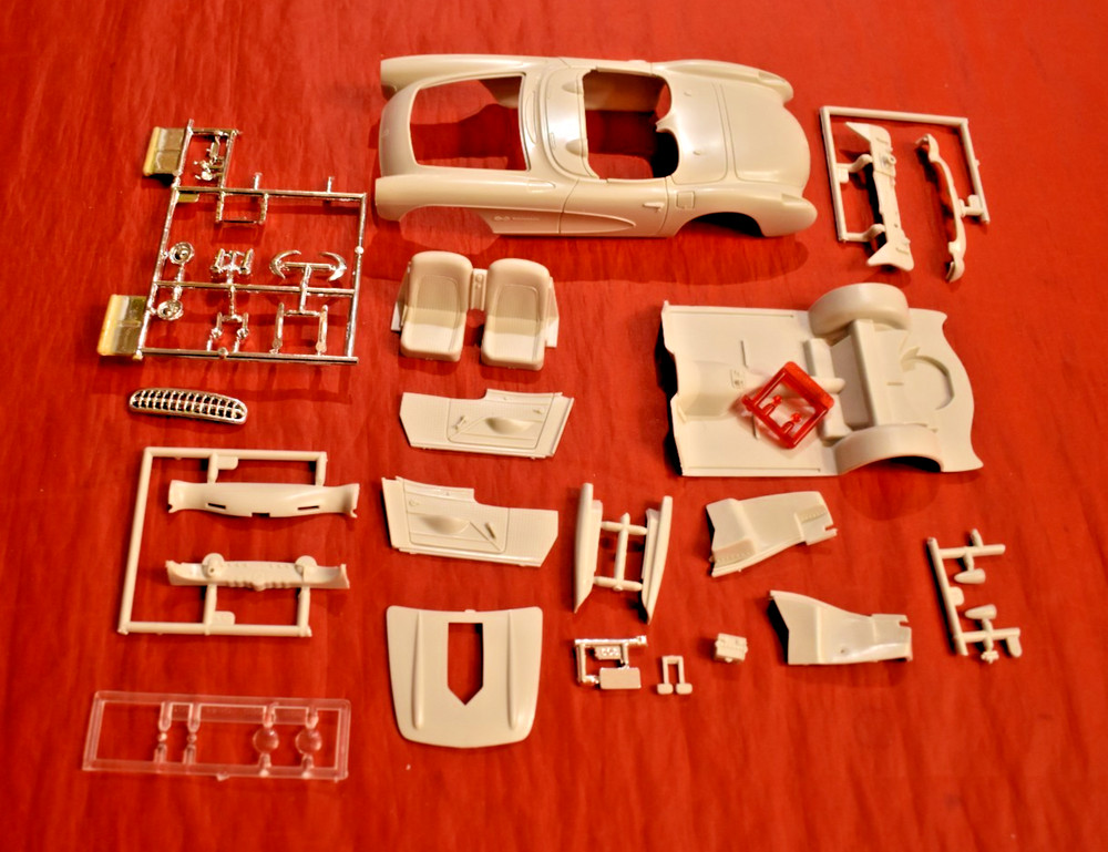 AMT 1957 Chevy Corvette Street Machine Body and Interior Parts 1/25