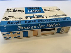 TWO CARS 1/32 BUILT PYRO 1931 CADILLAC TOWNE CAR: UNBUILT REVELL JAGUAR XK120