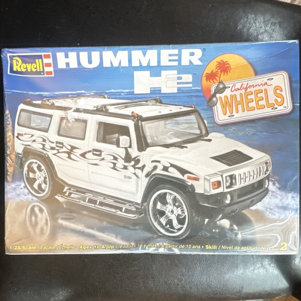 Revell Hummer H2 1:25 Model Kit California Wheels, Custom Decals, Roof Rack