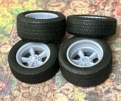 1/24 Scale: 17-inch “Torq Thrust-no Center Cap” wheels W/ Wide Rear Tires .Resin