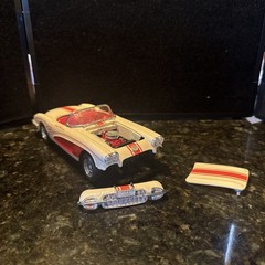 Revell 1960 Chevrolet Corvette 1:25 scale OPEN & ALMOST COMPLETE