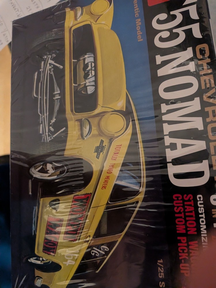AMG 1955 CHEVROLET NOMAD STATION WAGON 1/25TH SCALE MODEL KIT NEW
