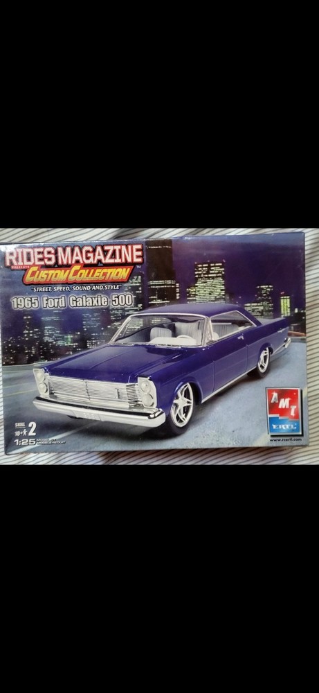 AMT Ertl 1965 Ford Galaxie 500 Blue 1:25 Unassembled Model Kit
