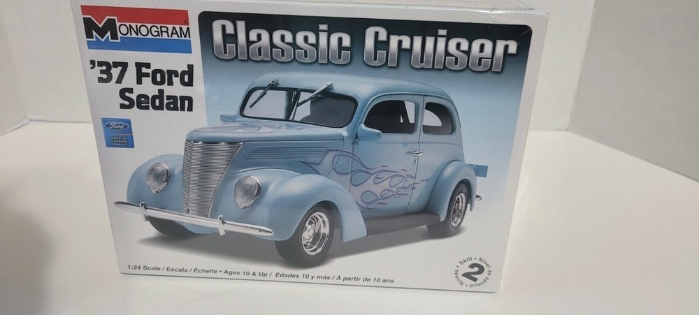2010 Monogram 37 Ford Sedan Classic Cruiser Street Hot Rod Model Kit Scale 1/24