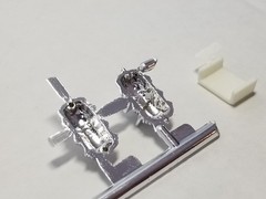 Diamond REO Truck Tractor LUBEREFINER & BRACKET for 1:25 AMT Model Kit