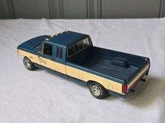 Monogram 1:24 Scale Ford F-250 Pickup Truck Plastic Model 9″