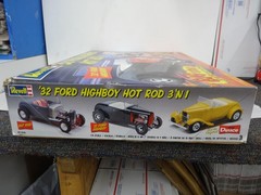 Revell 1932 Ford Highboy Hot Rod BIG SCALE BIG DEUCE 3 ‘n 1 Rat Rod 1:8 scale