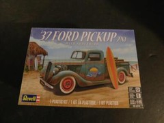 Revell 1:25 #85-4516 ’37 Ford Pickup 2 in one With Surfboard NIB