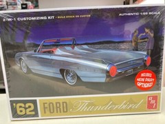 AMT 682 ’62 Ford Thunderbird 1/25 model kit