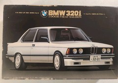 Fujima BMW 320i 2 Door 5 Seat Saloon 1:24 Model Car Kit