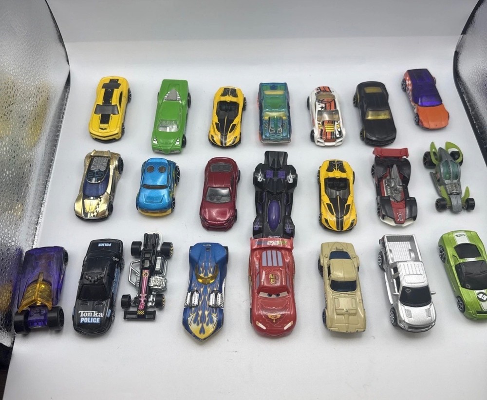 Hot Wheels Diecast Toy Car Lot – 20 Vehicles Including Lightning McQueen