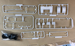 Aoshima 1:32 Scale Model Kit ISUZU FORWARD FLATBODY 320 Early Model PARTS ONLY