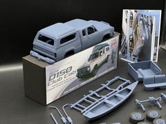 1/25 1979 Dodge D150 Club Cab Camper Truck Model Kit w/ Engine, Clears & Canoe