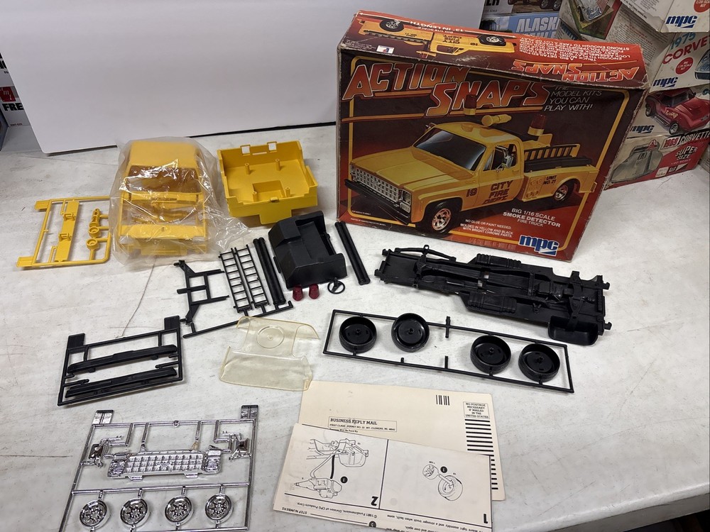 1/16 MPC Chevy Smoke Detector Fire Dept Truck Action Snap OPENED