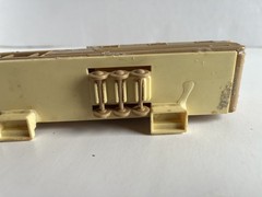 BACHMANN – HO Scale – TRAVEL TRAILER – Camper Caravan- Tan/Yellow – Vintage!