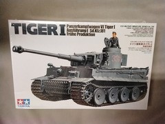 Tamiya 35216 1/35 Model Kit WWII German Tank Panzer VI Tiger I Ausf.E Early Ver.