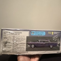 AMT Ertl 1957 Ford Fairlane 500 1:25 Model Kit Skill Level 2 MPN 8028
