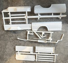 AMT/ERTL Ford F-350 Pick-Up 4×4 1:25 Plastic Unassembled Not Painted Kit 21700P