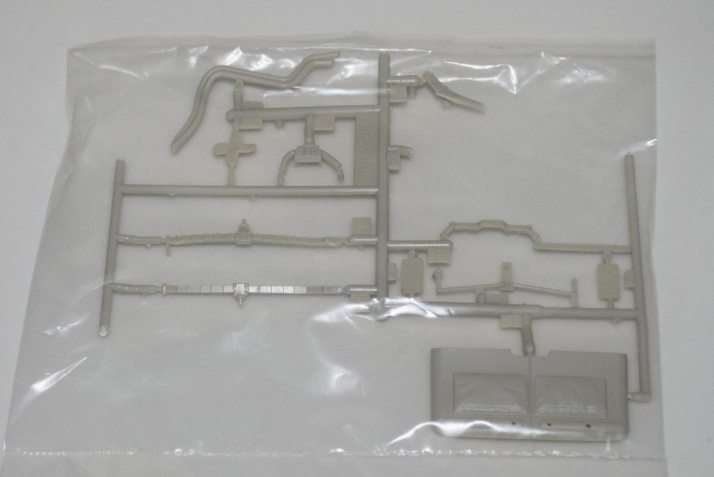 MOEBIUS 1953 HUDSON HORNET 1200 ⭐PARTS⭐ REAR SPRINGS+SEAT BACK+MORE 1:25
