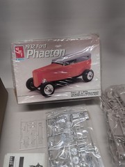 AMT Ertl 6899 1:25 Scale 1932 Ford Phaeton New Open Box Sealed Parts