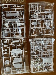 1/24 Revell bagged Porsche GT 1 Porsche Misc. Engine interior and body parts set