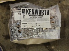 AMT 1021 1/25 Kenworth W925 Semi Tractor, Movin’ On Model Kit