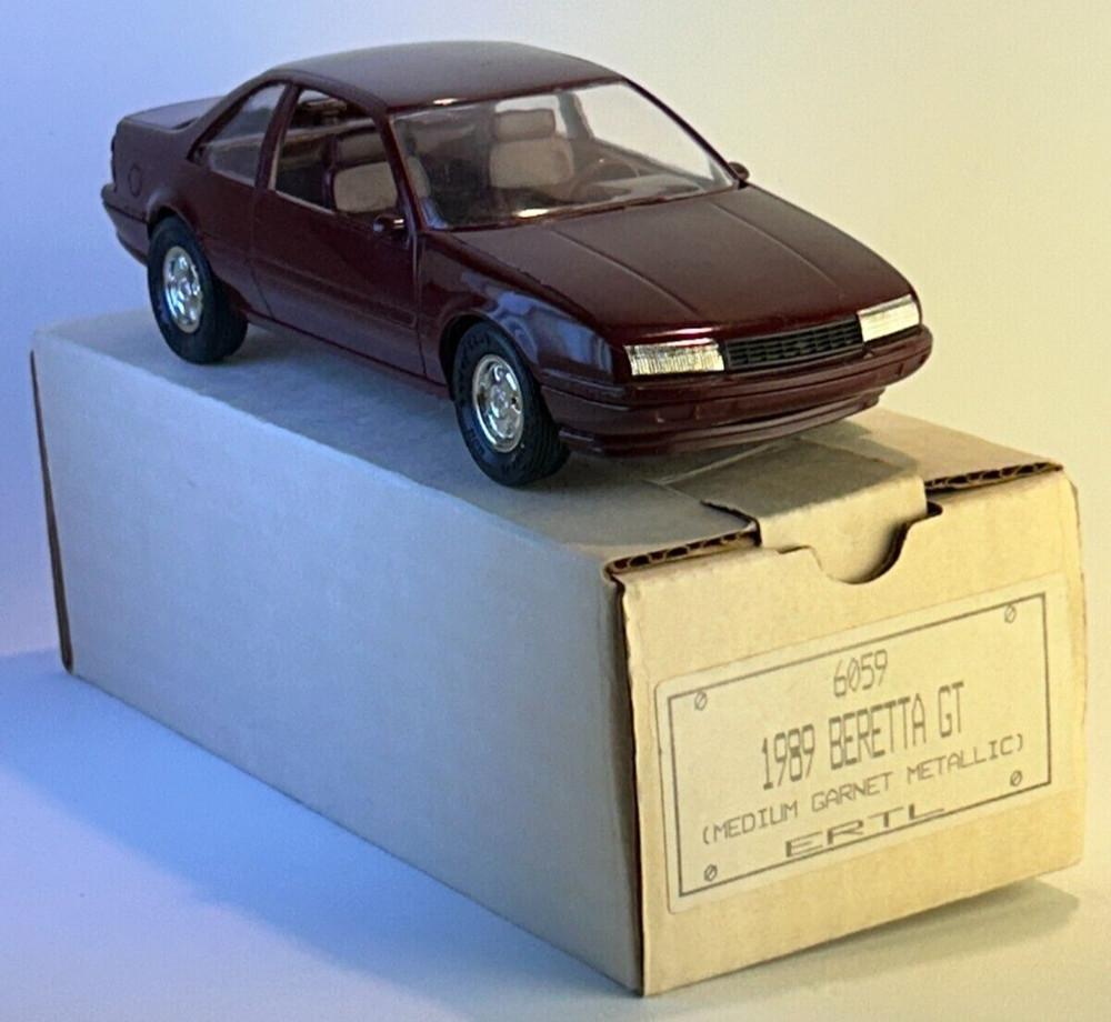 AMT Ertl 1/24 1989 Chevrolet Beretta GT Coupe Dealer Promo Model 6059 (Garnet)