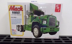 AMT 1/25 Mack R685ST Semi Tractor Cab AMT1039