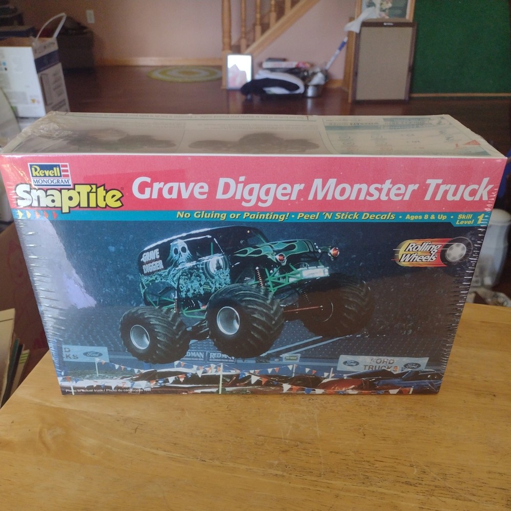 Revell Grave Digger Monster Truck 1/25 Model Kit New Sealed 1998 85-1901