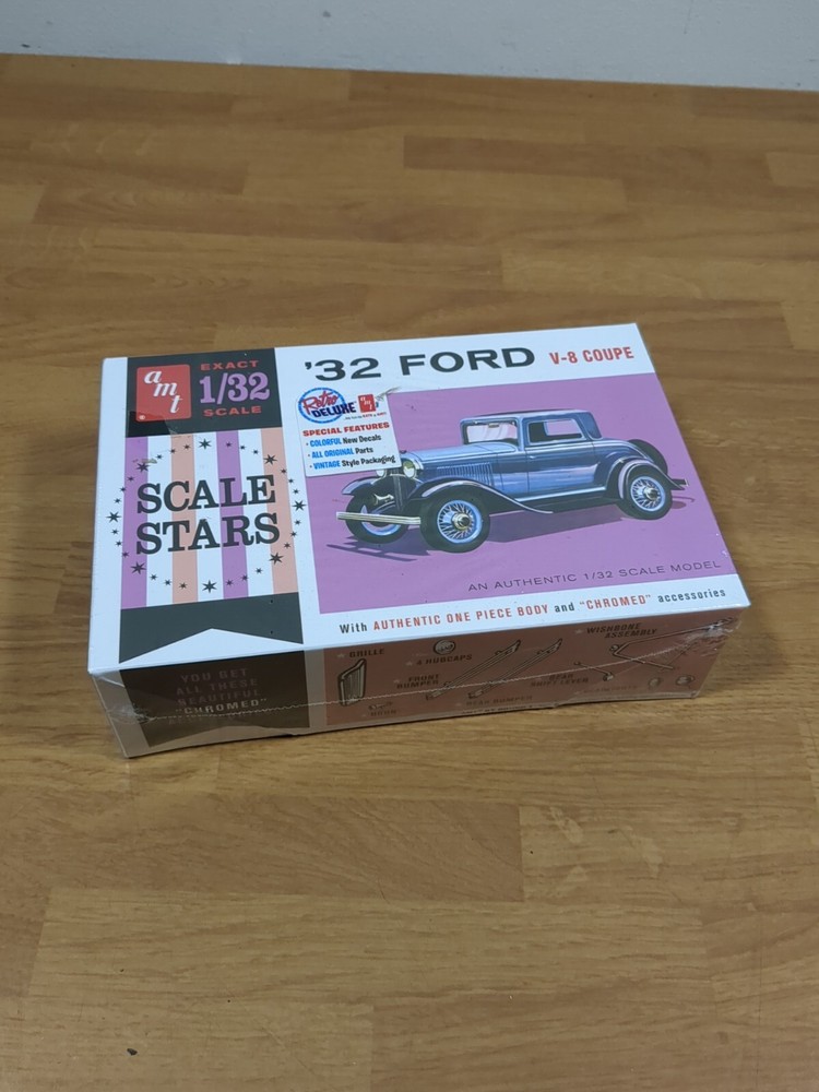 AMT Scale Stars 1932 ’32 Ford V-8 Coupe 1/32 Scale Model Kit AMT1181/12