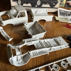AMT Ertl 6153 1/25 Scale 1994 Ford F-150 Lightning Pickup Plastic Model Kit
