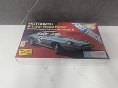 VTG Jaguar Motorized 8 Liter Road Racer Lindberg Snap Fit NEW FACTORY SEALED