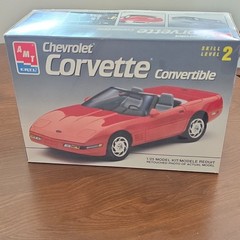 Chevrolet Corvette Convertible AMT/Ertl 1:25 Opened and started not assembled