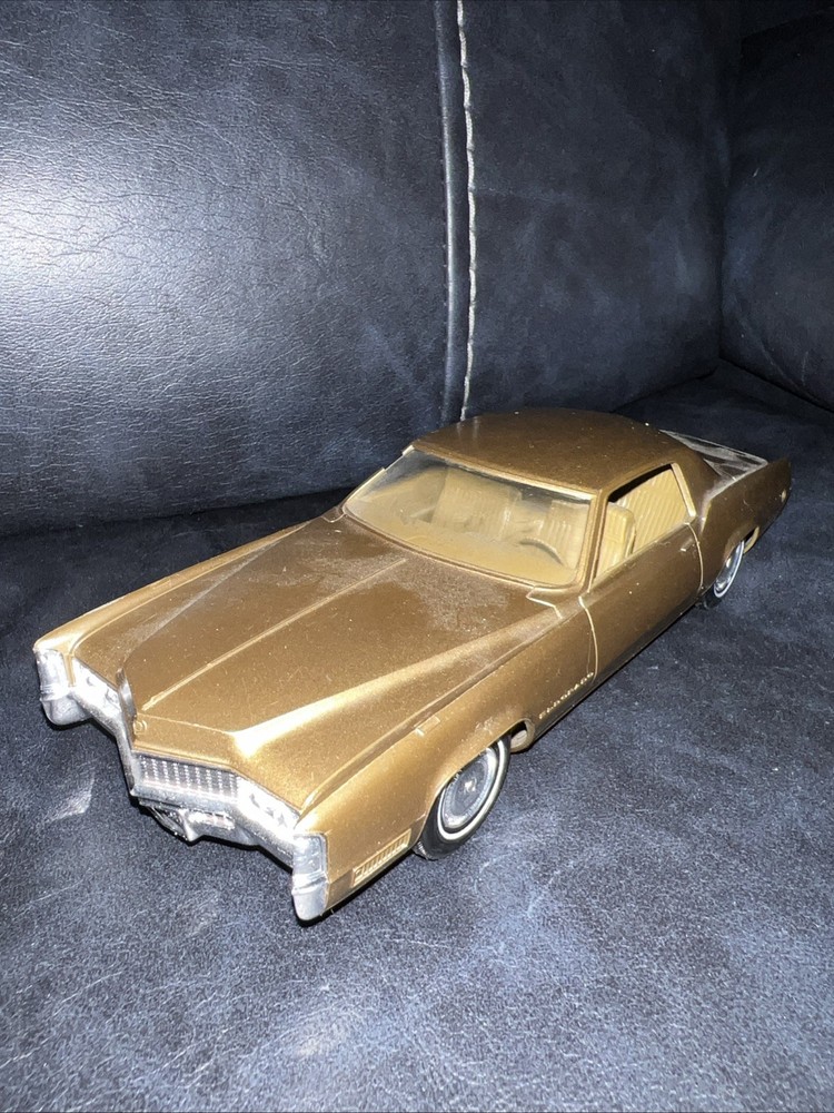 Jo-Han 1969 Cadillac Eldorado Metallic Gold Promo Car Model 1/25