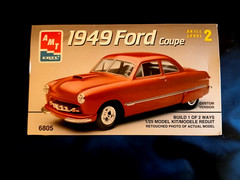 Model Kit 1949 Ford Coupe 2n1 Kit AMT 1:25