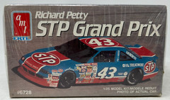 NEW AMT Model Kit – NASCAR #43 Richard Petty STP Grand Prix #6728 – NOS!