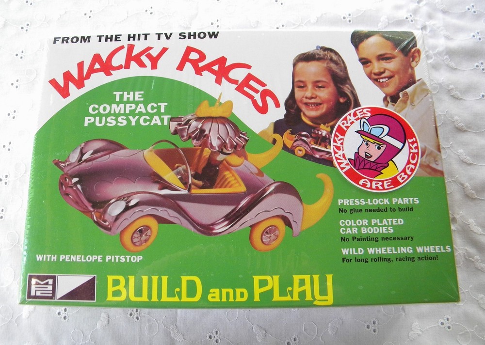 MPC Wacky Races Model Kit Compact Pussycat W/ Penelope Pitstop MIB 1:25 Scale