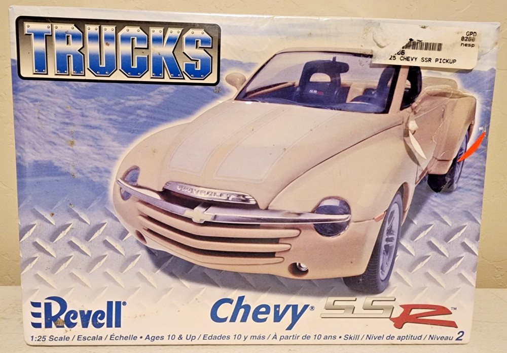 Revell Trucks Chevy SSR Kit # 85-7206 Factory Sealed Dented Box 1:25
