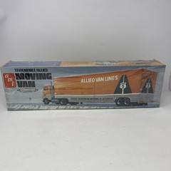 AMT Trailmobile Allied Moving Van 1:25 Model Kit Unassembled Over 125 Parts New