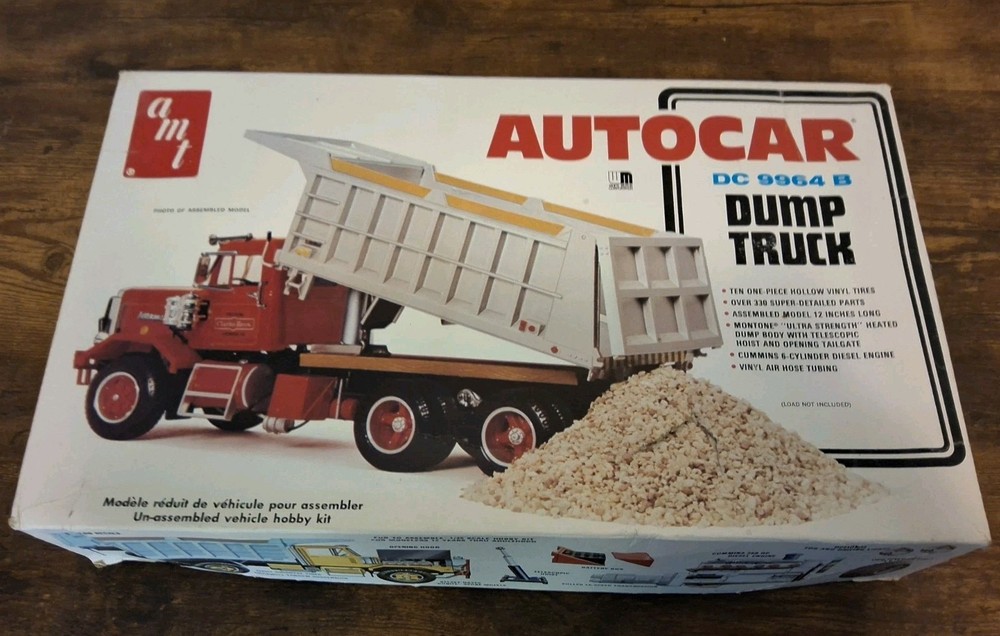 AMT 1:25 Scale Autocar DC 9964 B Dump Truck Boxed Model Kit **BOX HAS DAMAGE**