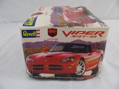 Revell 1/25 Scale Dodge Viper SRT-10 Model Car Kit #85-2188 New!