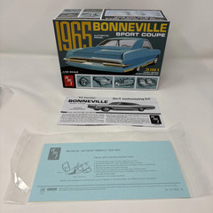 AMT 1965 Pontiac Bonneville Sport Coupe 3’n1 1260 1:25 Model Kit Open Box L7