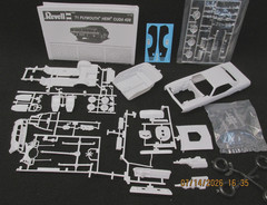 Revell Muscle 1971 Plymouth 426 HEMI Cuda 1:24 Model Kit OPEN BOX 85-2943